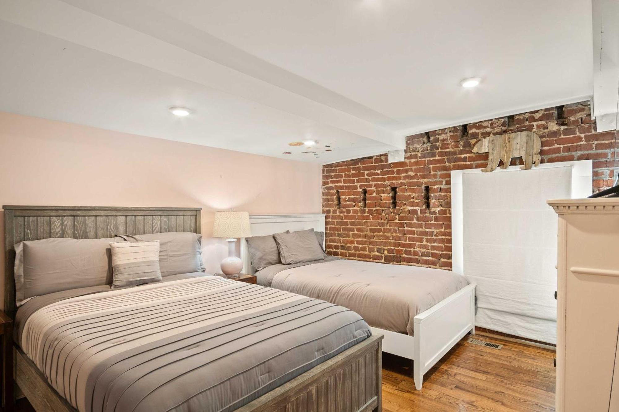 Modern Gem Near Campus And Eateries! Apartment *